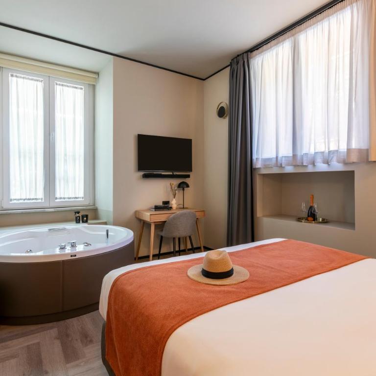 San Giovanni Luxury Rooms - Deluxe Double Room with Bath - 1