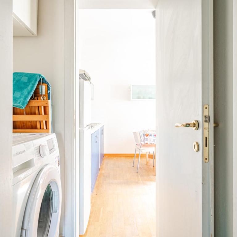 House a short walk from the center - Appartamento con 2 Camere da Letto - 9