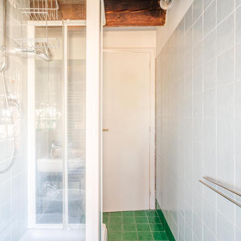 House a short walk from the center - Appartamento con 2 Camere da Letto - 34