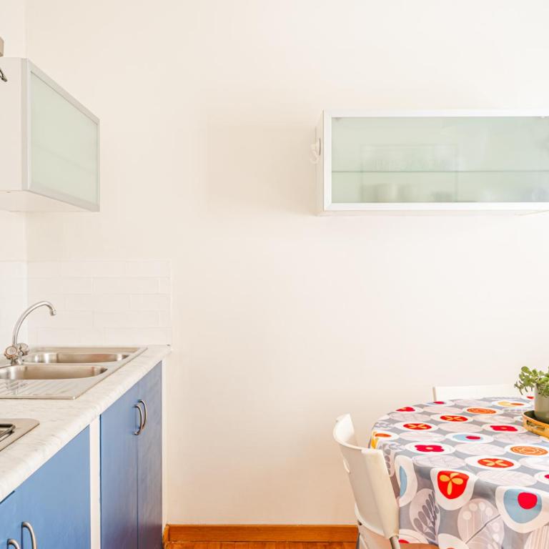 House a short walk from the center - Appartamento con 2 Camere da Letto - 13