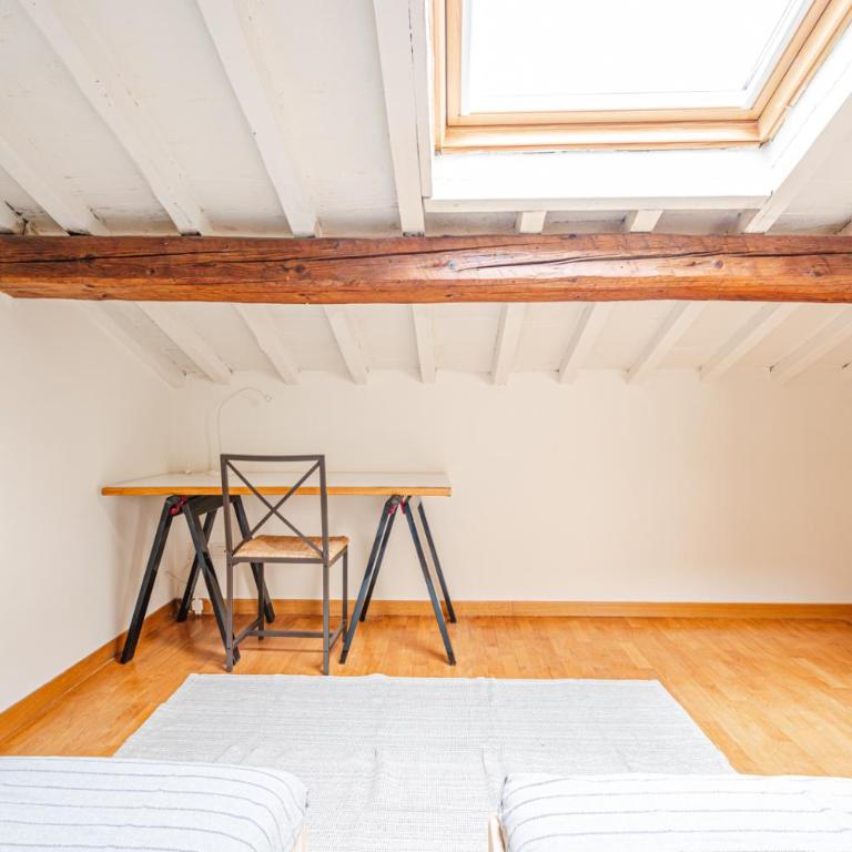 House a short walk from the center - Appartamento con 2 Camere da Letto - 52