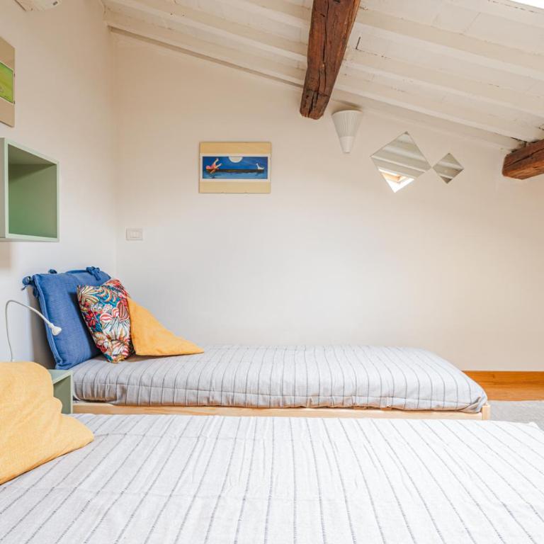 House a short walk from the center - Appartamento con 2 Camere da Letto - 54