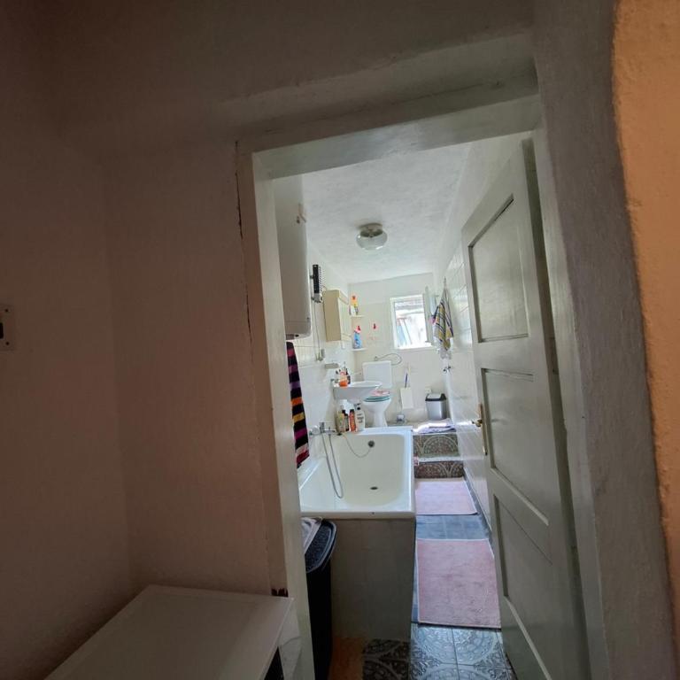Retro Retreat Izačić - Three-Bedroom Apartment - 10