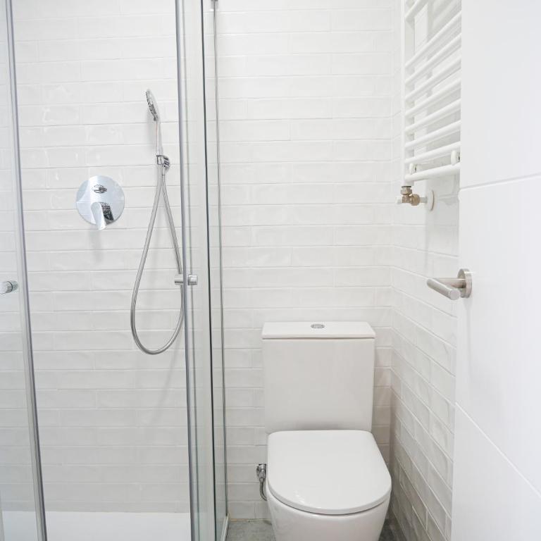 Precioso ático con vistas en el centro de Pamplona - Three-Bedroom Apartment - 17
