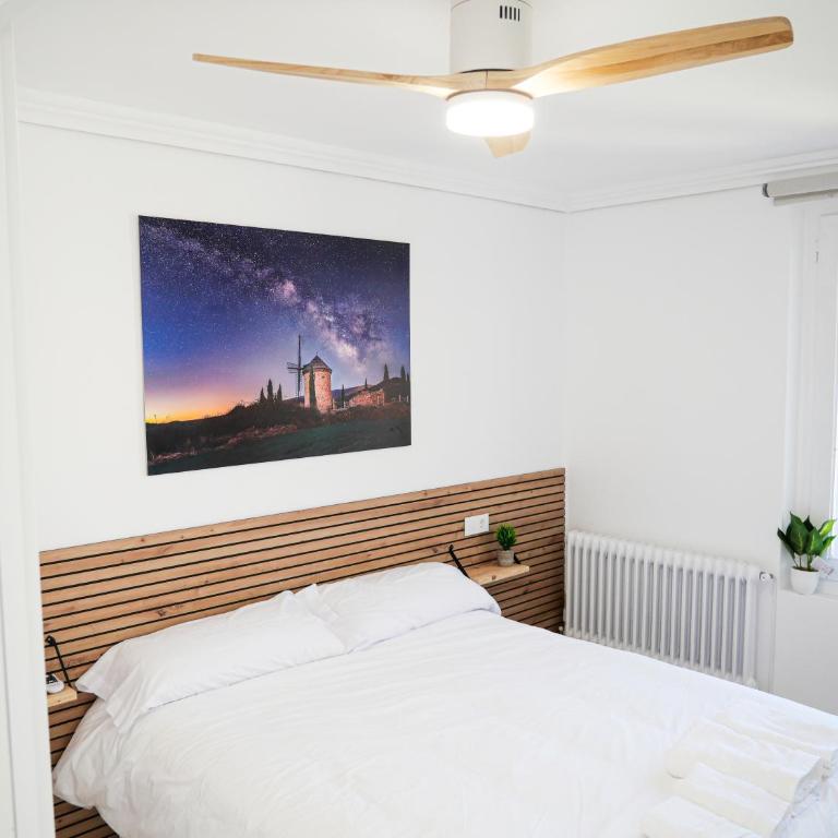 Precioso ático con vistas en el centro de Pamplona - Three-Bedroom Apartment - 13