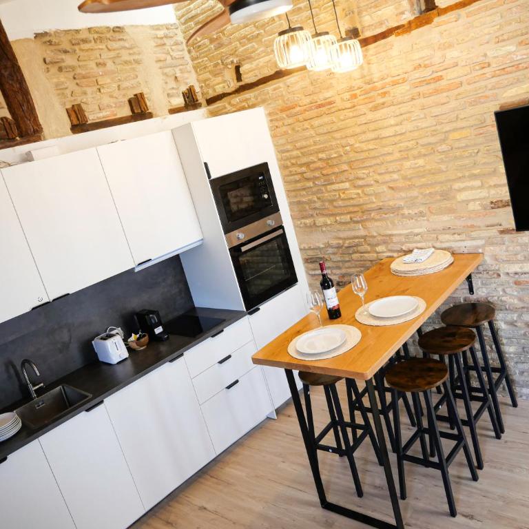 Precioso ático con vistas en el centro de Pamplona - Three-Bedroom Apartment - 8