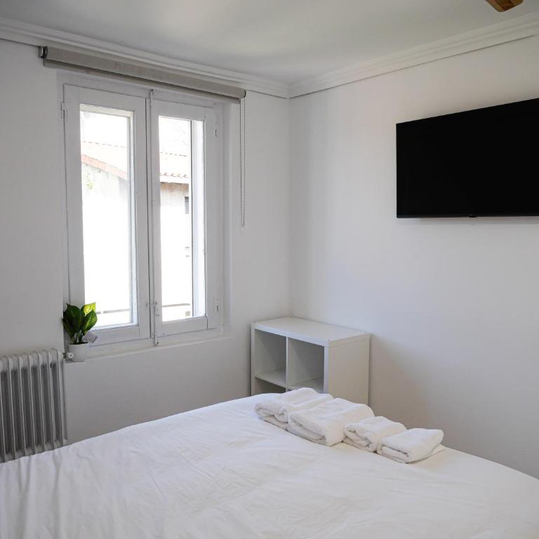 Precioso ático con vistas en el centro de Pamplona - Three-Bedroom Apartment - 27