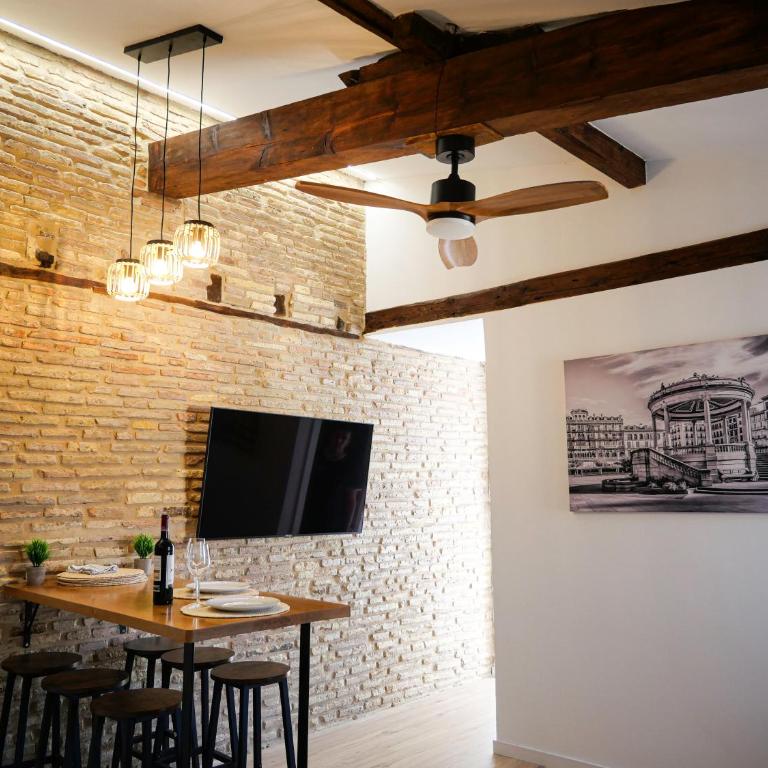 Precioso ático con vistas en el centro de Pamplona - Three-Bedroom Apartment - 2
