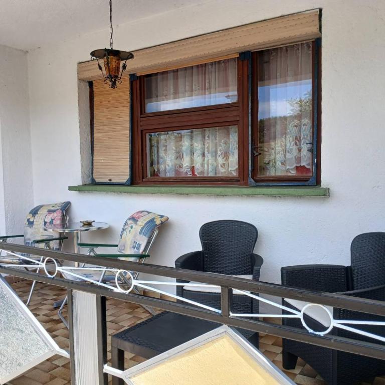 Retro Retreat Izačić - Three-Bedroom Apartment - 5