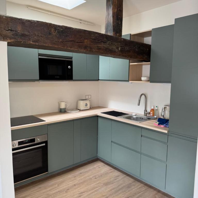 70 m2, Renovated, Perfect Location in central Paris - Three-Bedroom Apartment - 11