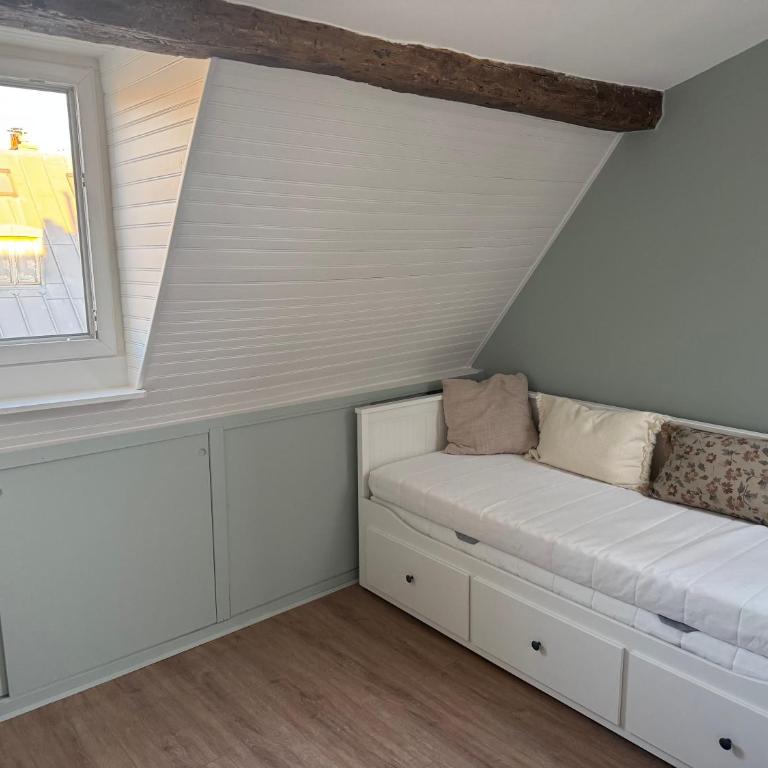 70 m2, Renovated, Perfect Location in central Paris - Three-Bedroom Apartment - 8