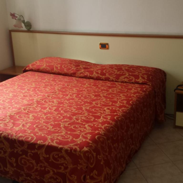 Hotel Ideale - Camera Matrimoniale/Doppia con Letti Singoli - 3