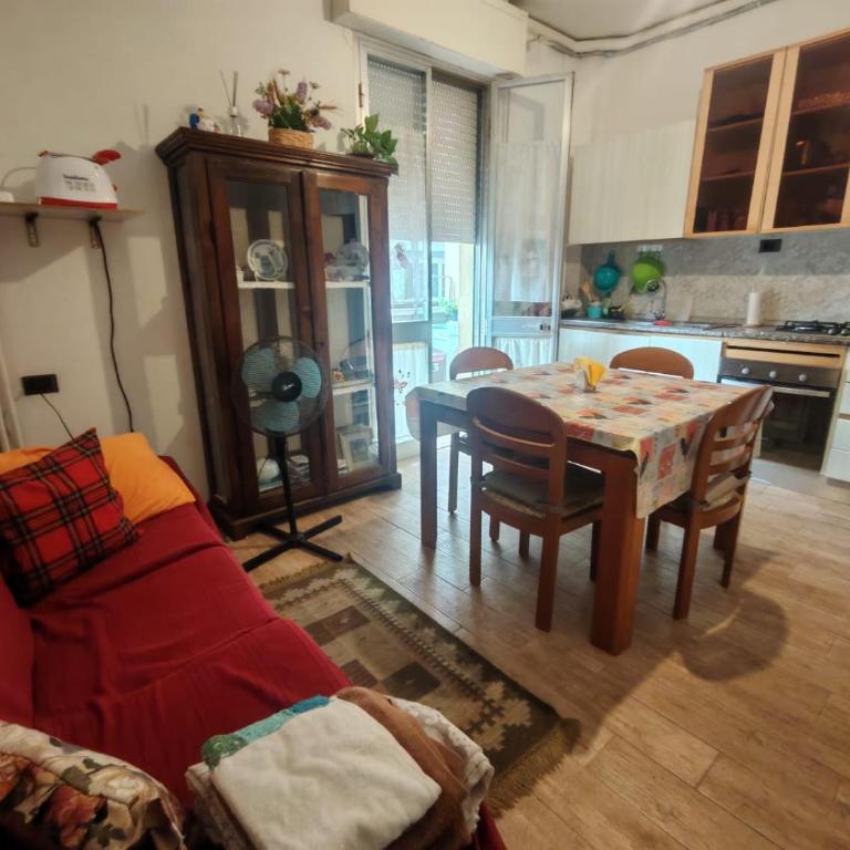 Backpackers Rimini Apartament- Il Lupo Affitta - Appartamento con 2 Camere da Letto - 1