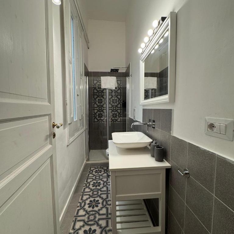 Bari LandLord 242 - CENTRAL STATION APARTMENT - Apartment with Balcony - 15