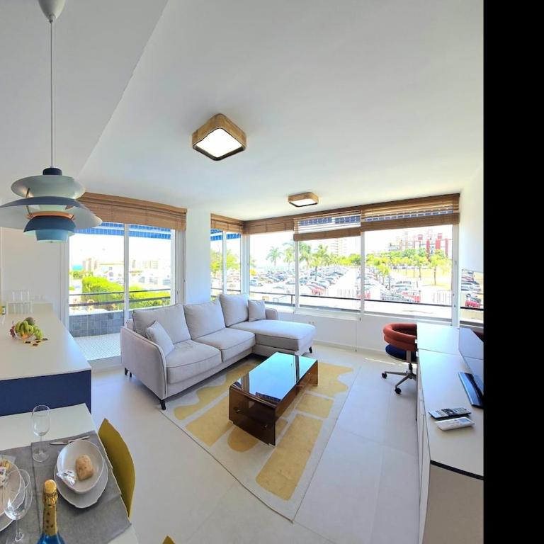 Sunshine Blue Skies and Seaview 2 Bedroom Apartment Seasonal Pool Free wifi and dedicated workspace by NAMASTE ELITE - Apartamento de 2 dormitorios - 11