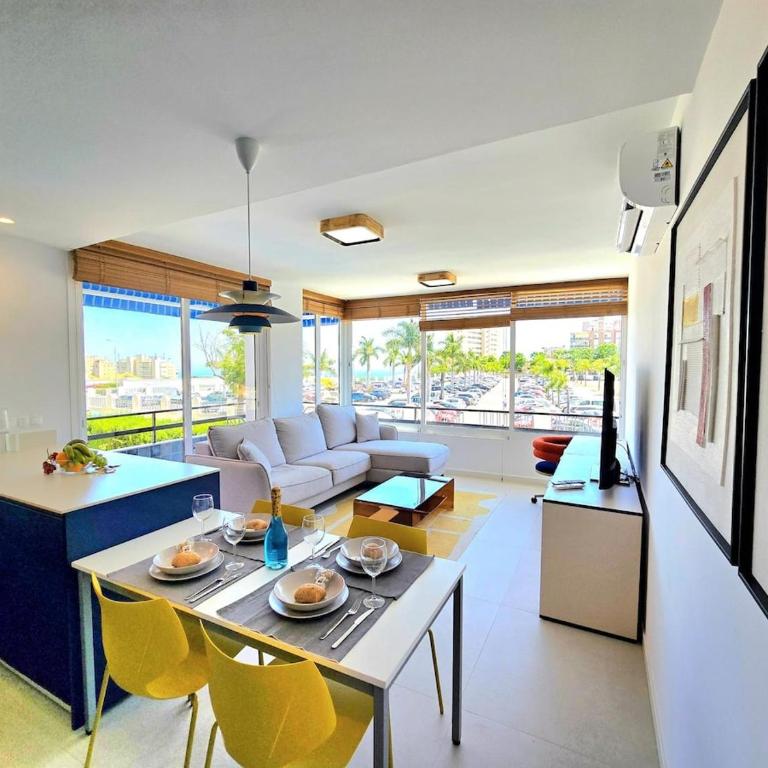 Sunshine Blue Skies and Seaview 2 Bedroom Apartment Seasonal Pool Free wifi and dedicated workspace by NAMASTE ELITE - Apartamento de 2 dormitorios - 23
