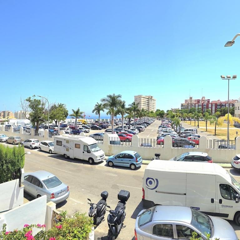 Sunshine Blue Skies and Seaview 2 Bedroom Apartment Seasonal Pool Free wifi and dedicated workspace by NAMASTE ELITE - Apartamento de 2 dormitorios - 25