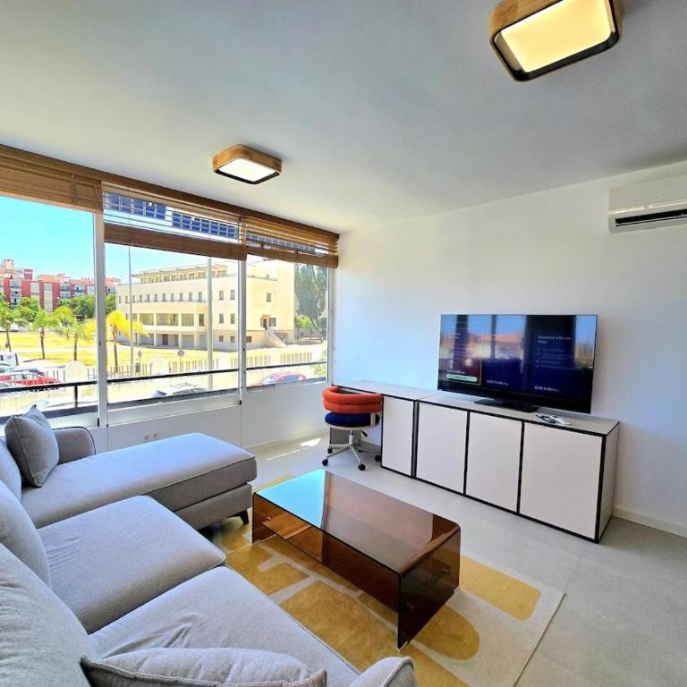 Sunshine Blue Skies and Seaview 2 Bedroom Apartment Seasonal Pool Free wifi and dedicated workspace by NAMASTE ELITE - Apartamento de 2 dormitorios - 26