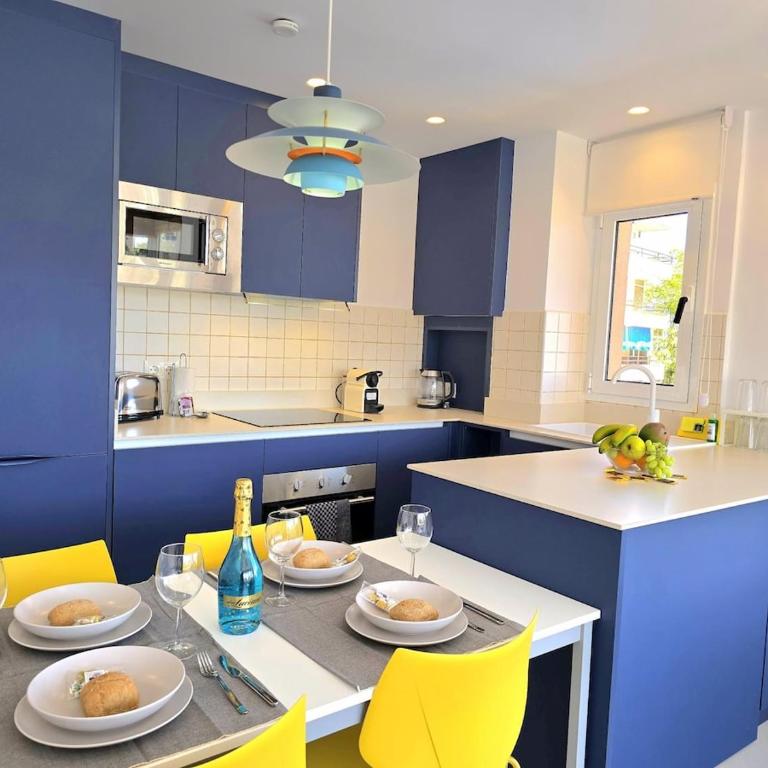 Sunshine Blue Skies and Seaview 2 Bedroom Apartment Seasonal Pool Free wifi and dedicated workspace by NAMASTE ELITE - Apartamento de 2 dormitorios - 27