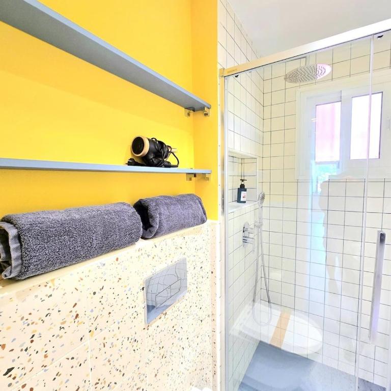 Sunshine Blue Skies and Seaview 2 Bedroom Apartment Seasonal Pool Free wifi and dedicated workspace by NAMASTE ELITE - Apartamento de 2 dormitorios - 32