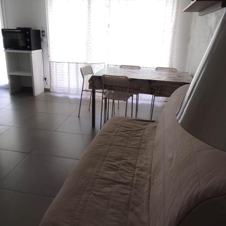 Appartement climatisé T1 à Hyères, dans résidence avec gardien, calme, parking, WIFI - One-Bedroom Apartment - 4