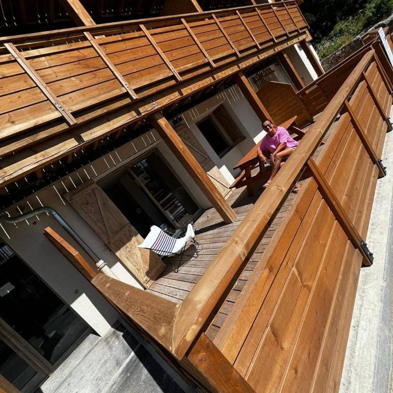 Alpe d'Huez Houses - Chez J et J - Quartz - 1 chambre ski au pied via Alpe Express - Apartment mit 1 Schlafzimmer und Balkon - 4