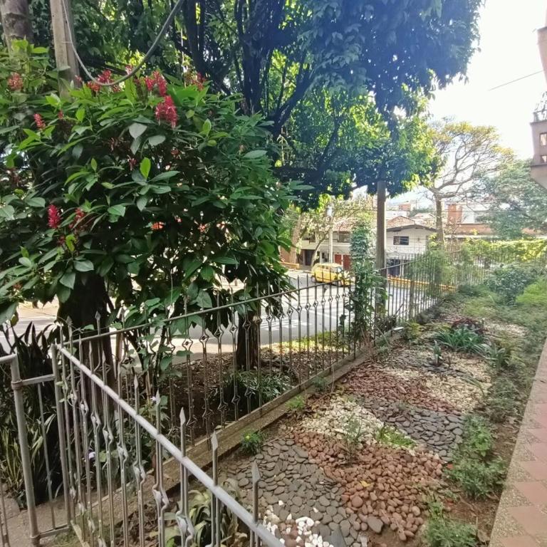 Casa Clásica Zona Centro Medellín, Casa Villa para 8H - Three-Bedroom Apartment - 4