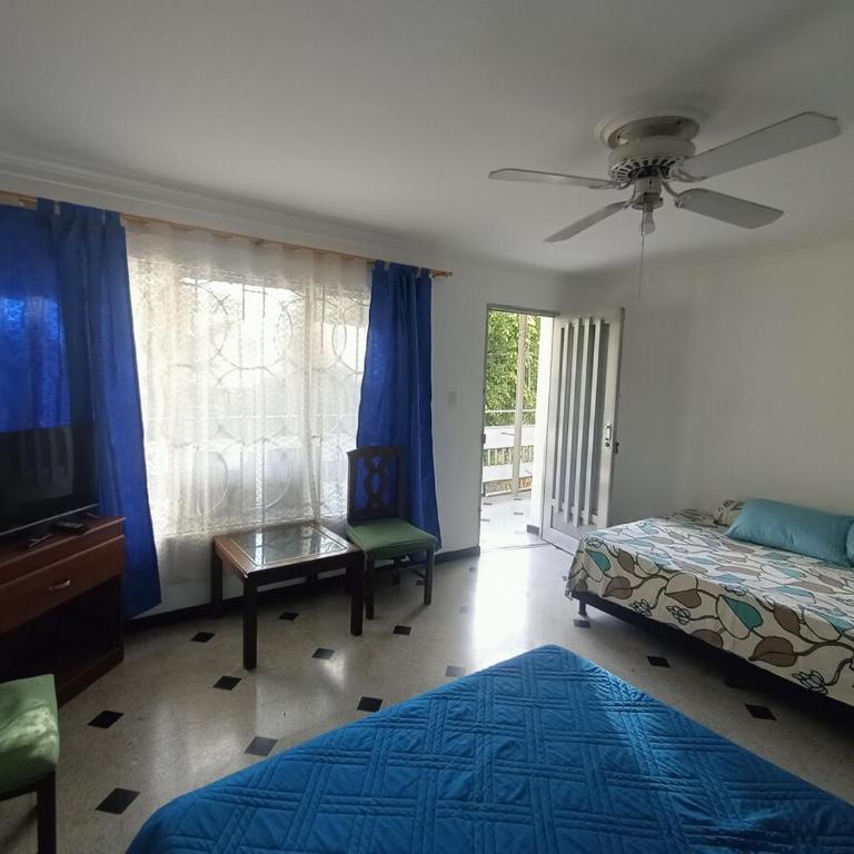 Casa Clásica Zona Centro Medellín, Casa Villa para 8H - Three-Bedroom Apartment - 7