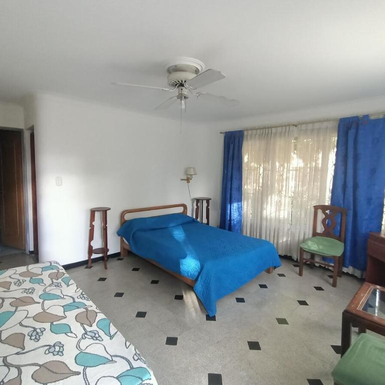 Casa Clásica Zona Centro Medellín, Casa Villa para 8H - Three-Bedroom Apartment - 11