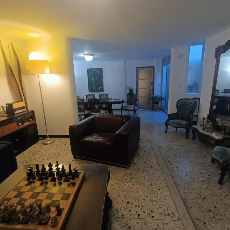 Casa Clásica Zona Centro Medellín, Casa Villa para 8H - Three-Bedroom Apartment - 12