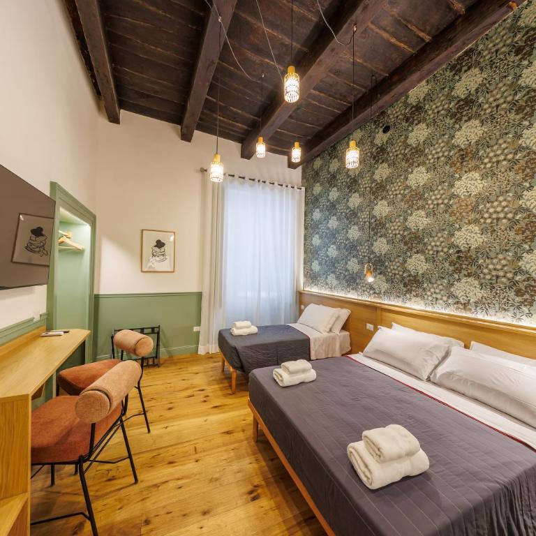 The Tribunali Apartments By HouseinNaples - Camera Tripla - 1