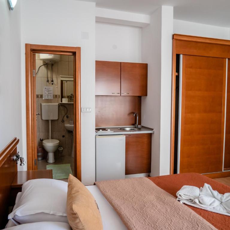 Apartments Bonita - Klasična Trokrevetna Soba - 13