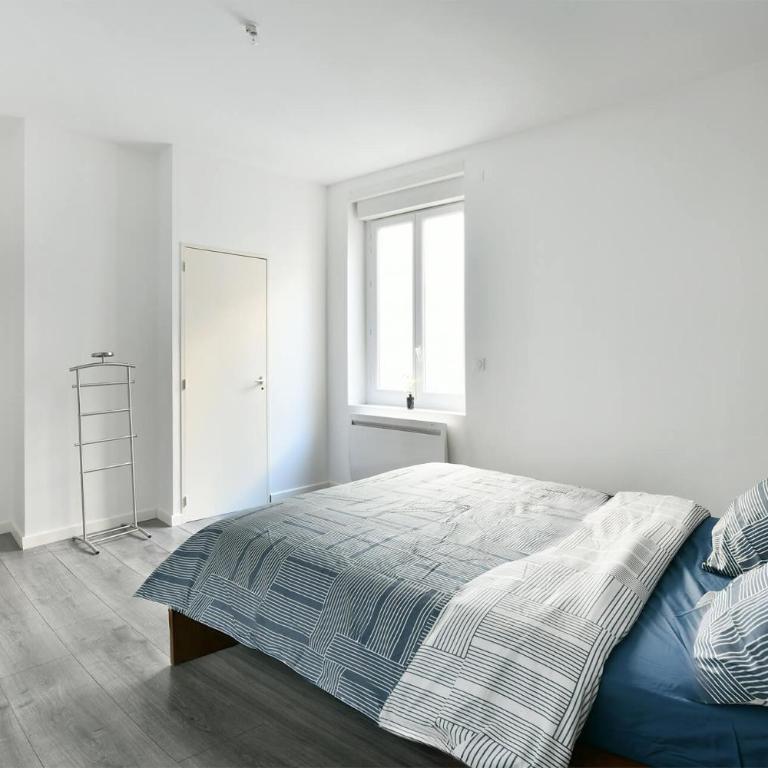 Spacieux Centre-ville Balcon - Two-Bedroom Apartment - 26