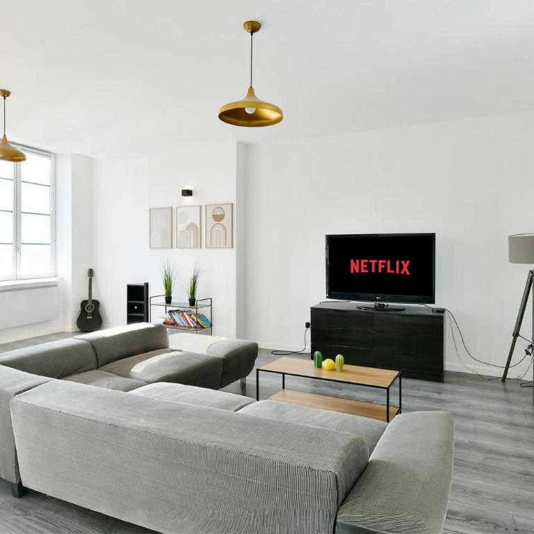 Spacieux Centre-ville Balcon - Two-Bedroom Apartment - 11