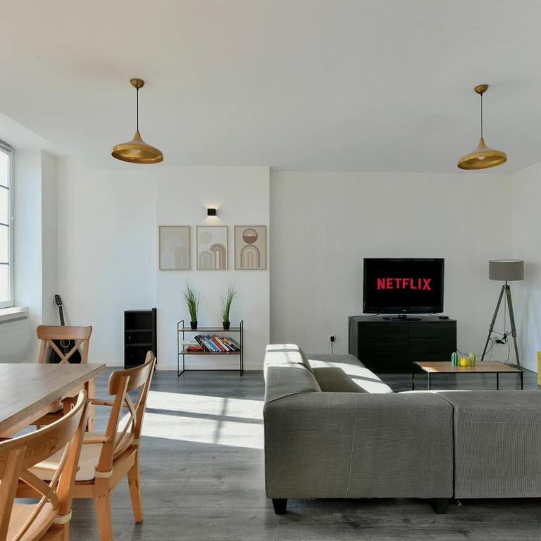 Spacieux Centre-ville Balcon - Two-Bedroom Apartment - 14