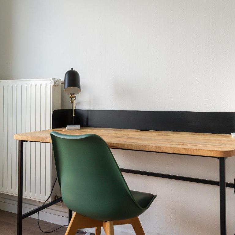 Le 8e Art - appartement 8 personnes, 4 chambres, idéal groupes, parking, wifi - Appartement - 8