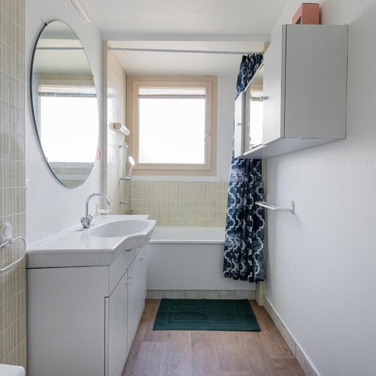Le 8e Art - appartement 8 personnes, 4 chambres, idéal groupes, parking, wifi - Appartement - 13