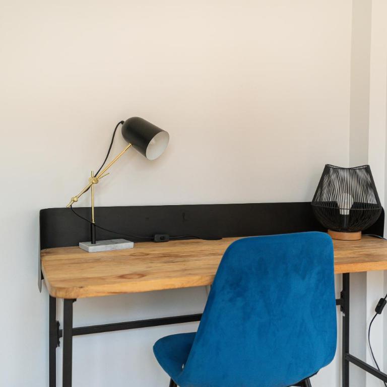 Le 8e Art - appartement 8 personnes, 4 chambres, idéal groupes, parking, wifi - Appartement - 10