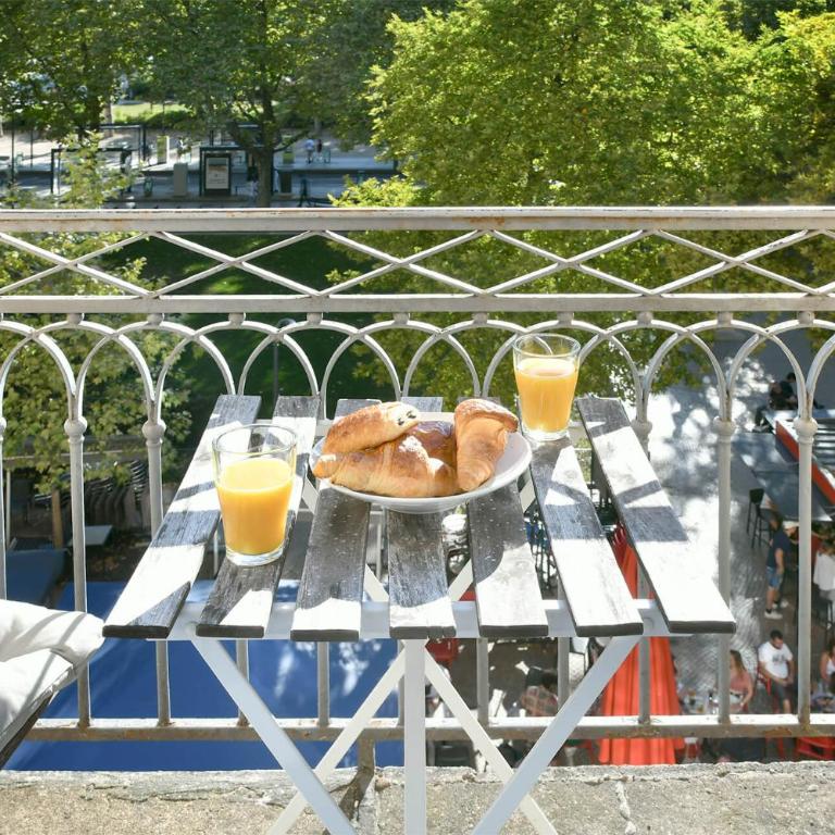 Spacieux Centre-ville Balcon - Two-Bedroom Apartment - 4