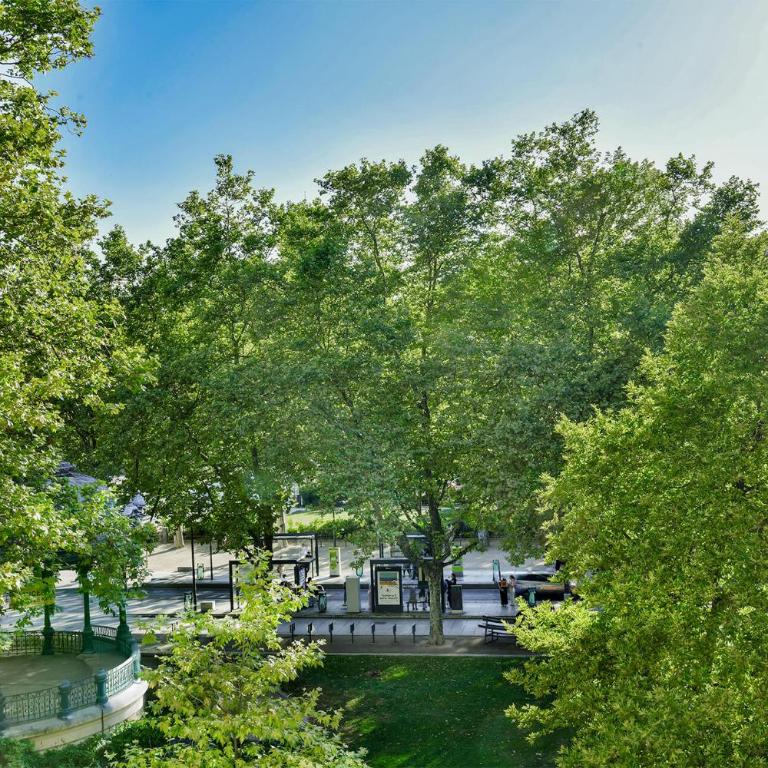 Spacieux Centre-ville Balcon - Two-Bedroom Apartment - 2