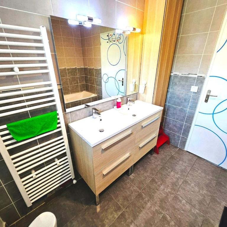 Suréquipée avec cuisine extérieure, climatisation - Villa - Vue sur Jardin - 10