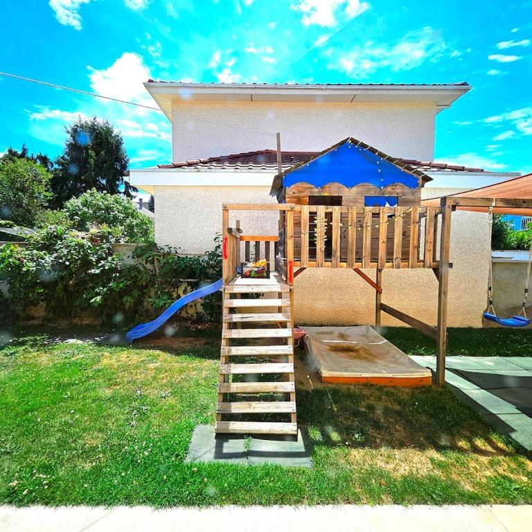 Suréquipée avec cuisine extérieure, climatisation - Villa - Vue sur Jardin - 12