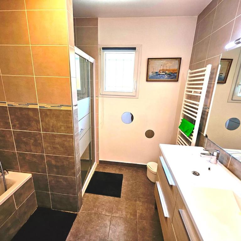 Suréquipée avec cuisine extérieure, climatisation - Villa - Vue sur Jardin - 17