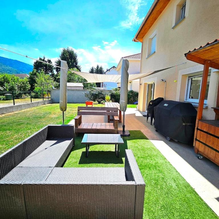 Suréquipée avec cuisine extérieure, climatisation - Villa - Vue sur Jardin - 24