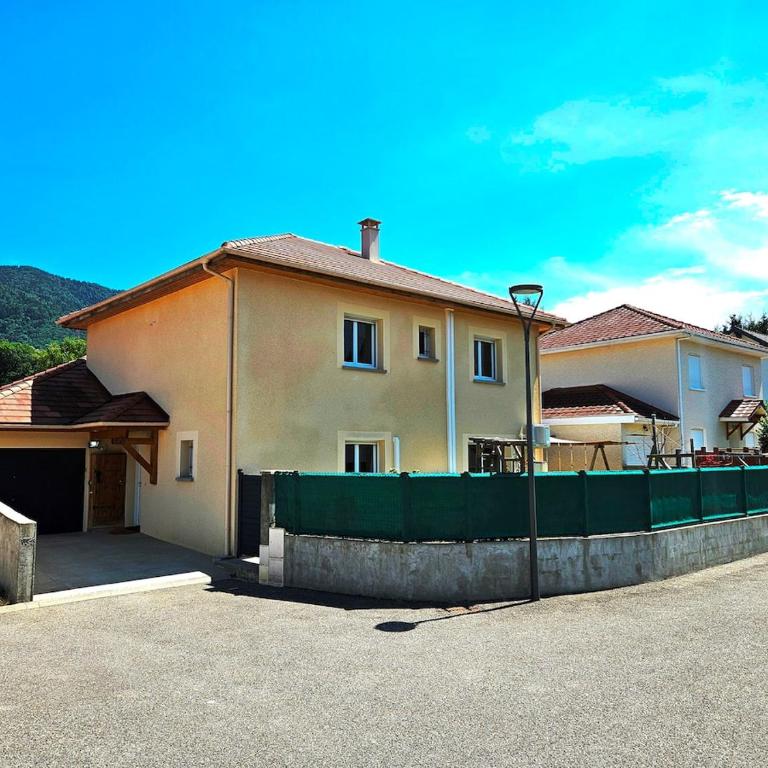 Suréquipée avec cuisine extérieure, climatisation - Villa - Vue sur Jardin - 36