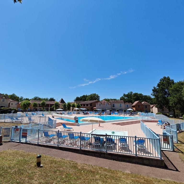 Charmante Maison Duplex en résidence avec piscine à Monflanquin - Maison 2 Chambres - 64