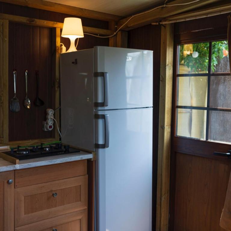 JABUTI Autocaravana con porche y aparcamiento - Habitación Doble Deluxe con ducha - 2