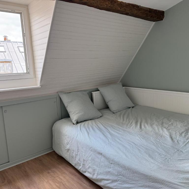 70 m2, Renovated, Perfect Location in central Paris - Three-Bedroom Apartment - 4