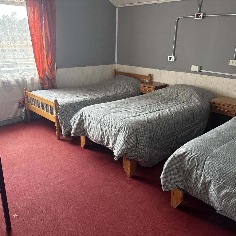 Hostal Papo - Economy Triple Room with Shared Bathroom - 3