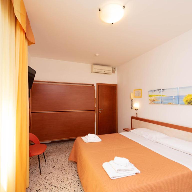 Hotel Ariston Riccione - Quadruple Room - 11